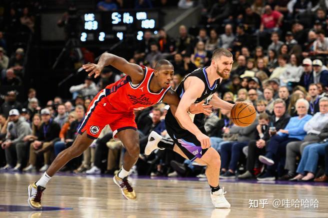 雄鹿碾压国王,杰伦·布朗制霸全场的简单介绍 雄鹿碾压国王,杰伦·布朗制霸全场的简单介绍