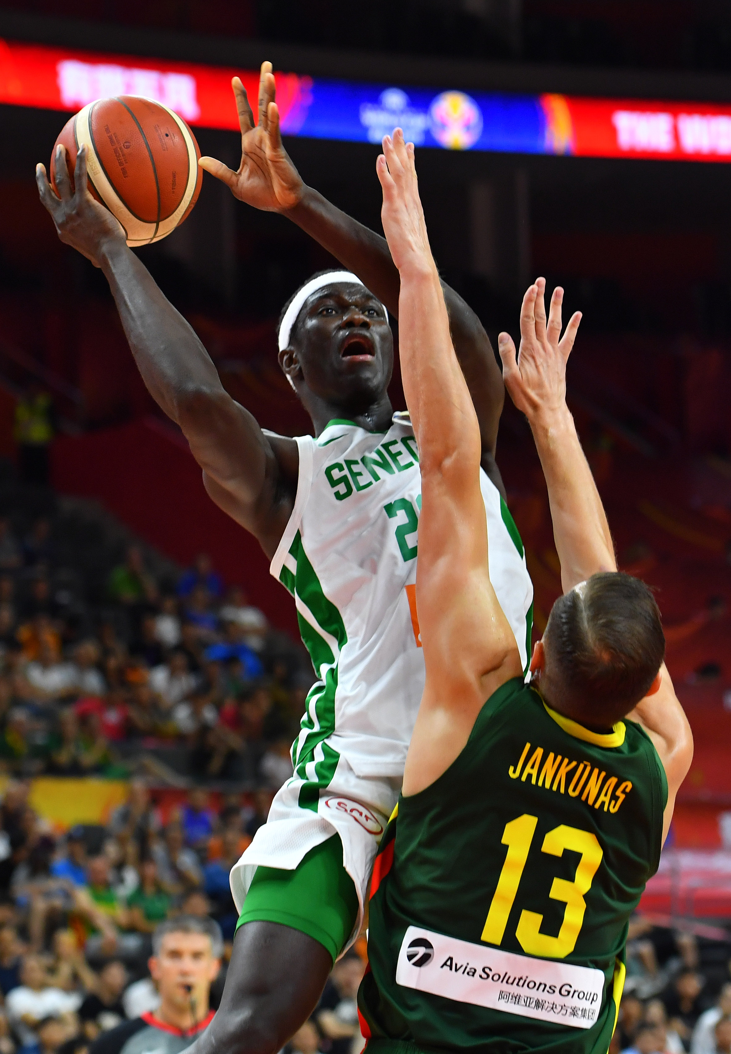 黄蜂险胜立陶宛男篮,哈里斯惊艳世界 黄蜂险胜立陶宛男篮,哈里斯惊艳世界