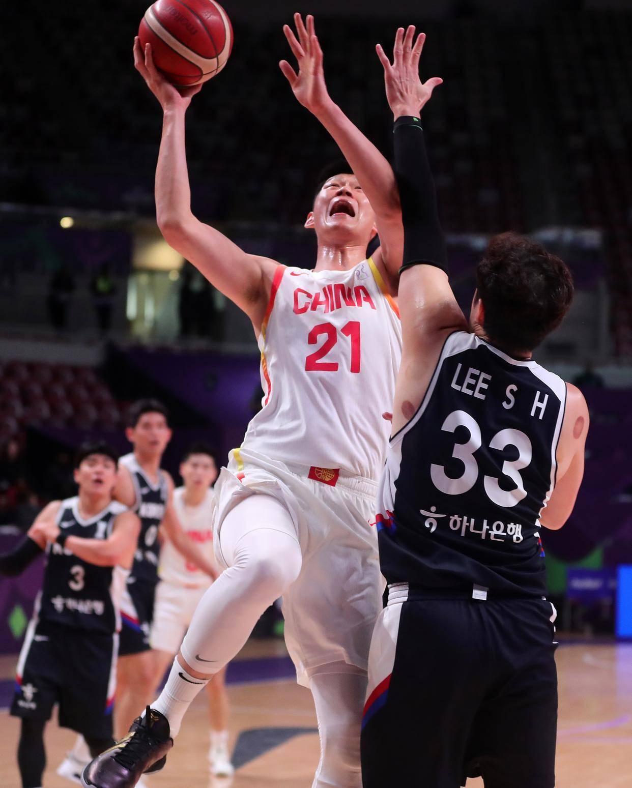 关于中国男篮鏖战巴西男篮，字母哥送出助攻的信息