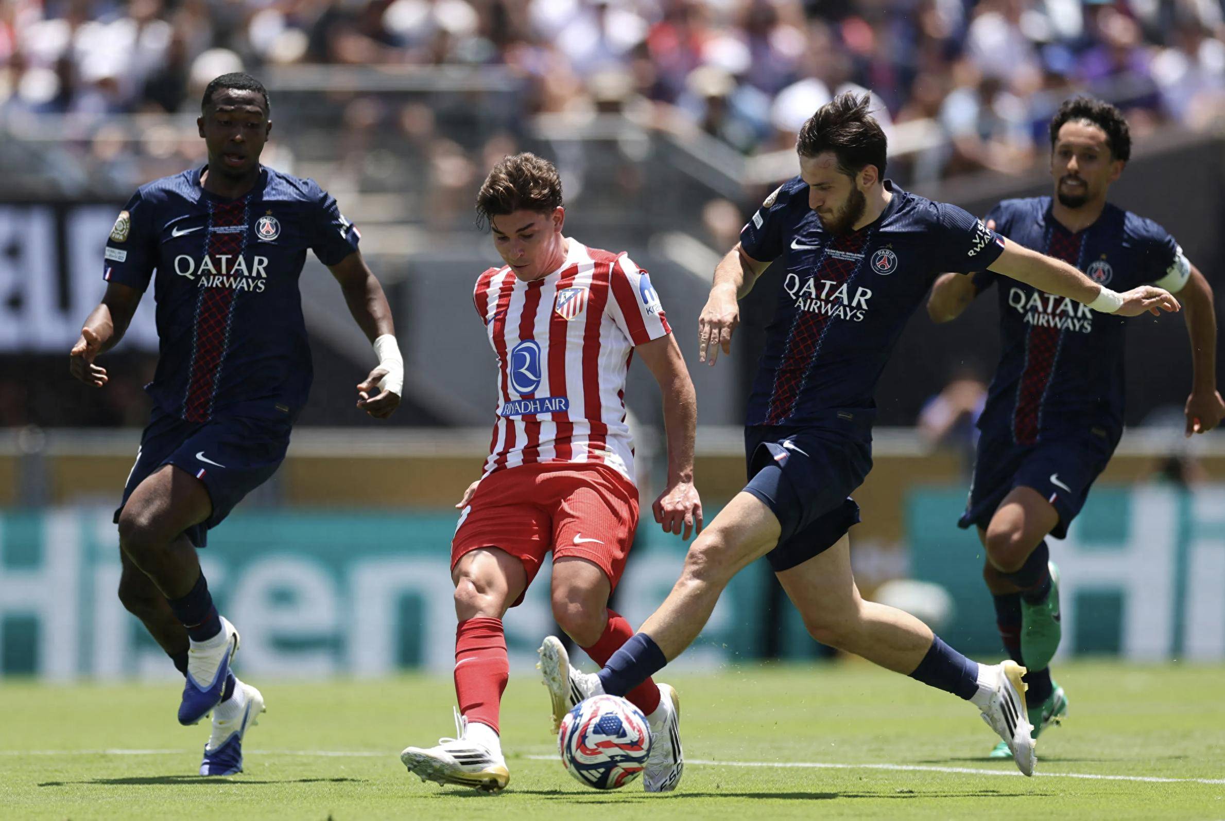 包含意大利碾压秘鲁，马尔基尼奥斯完成帽子戏法的词条