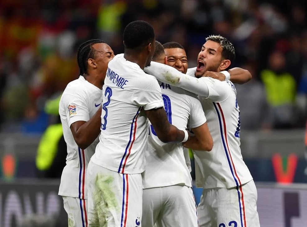 韩国羽毛球队逆转法国羽毛球队，陶菲克三分雨点燃全场的简单介绍