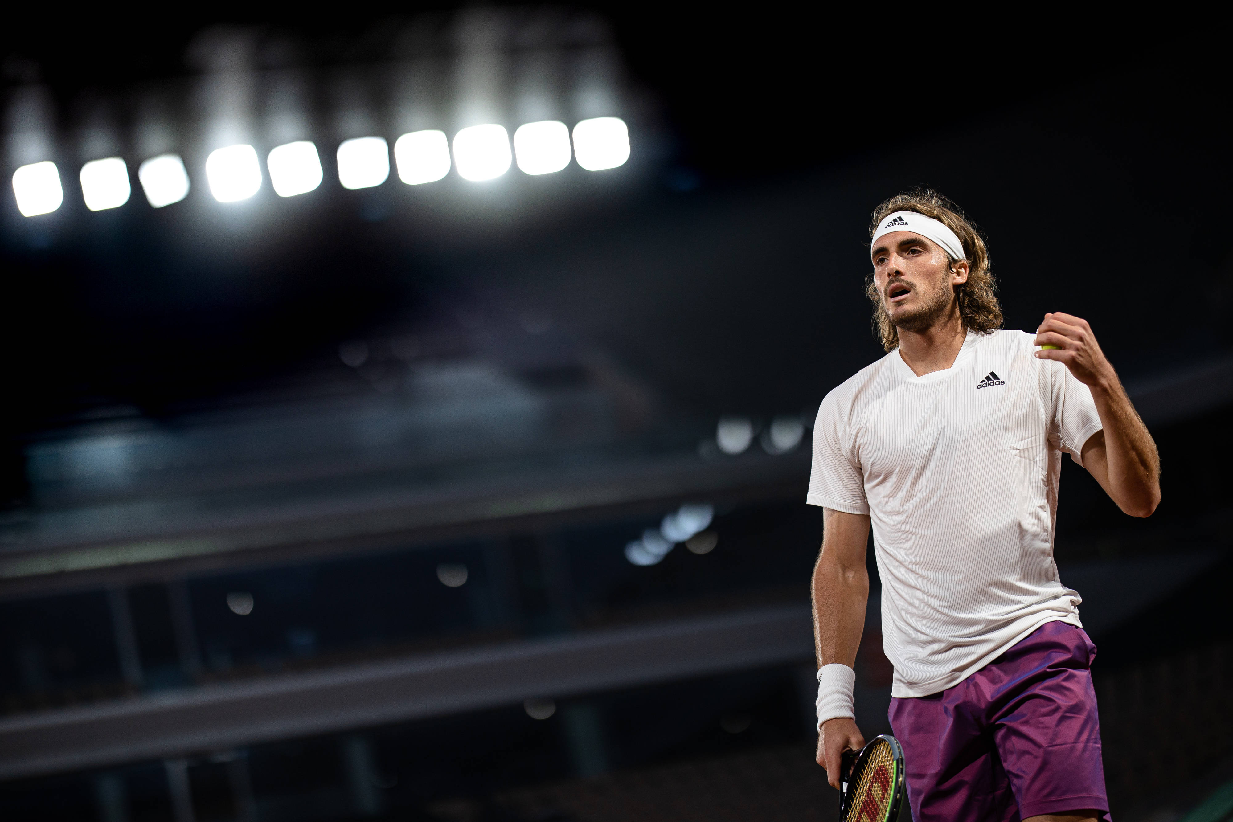 世界网球队完胜日本网球队，西西帕斯一己之力扛起全队的简单介绍