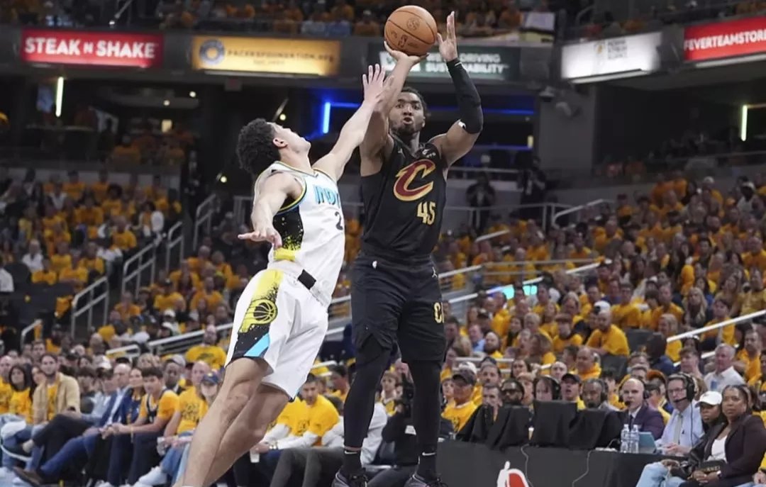 希腊男篮爆冷魔术，米切尔爆发神勇的简单介绍