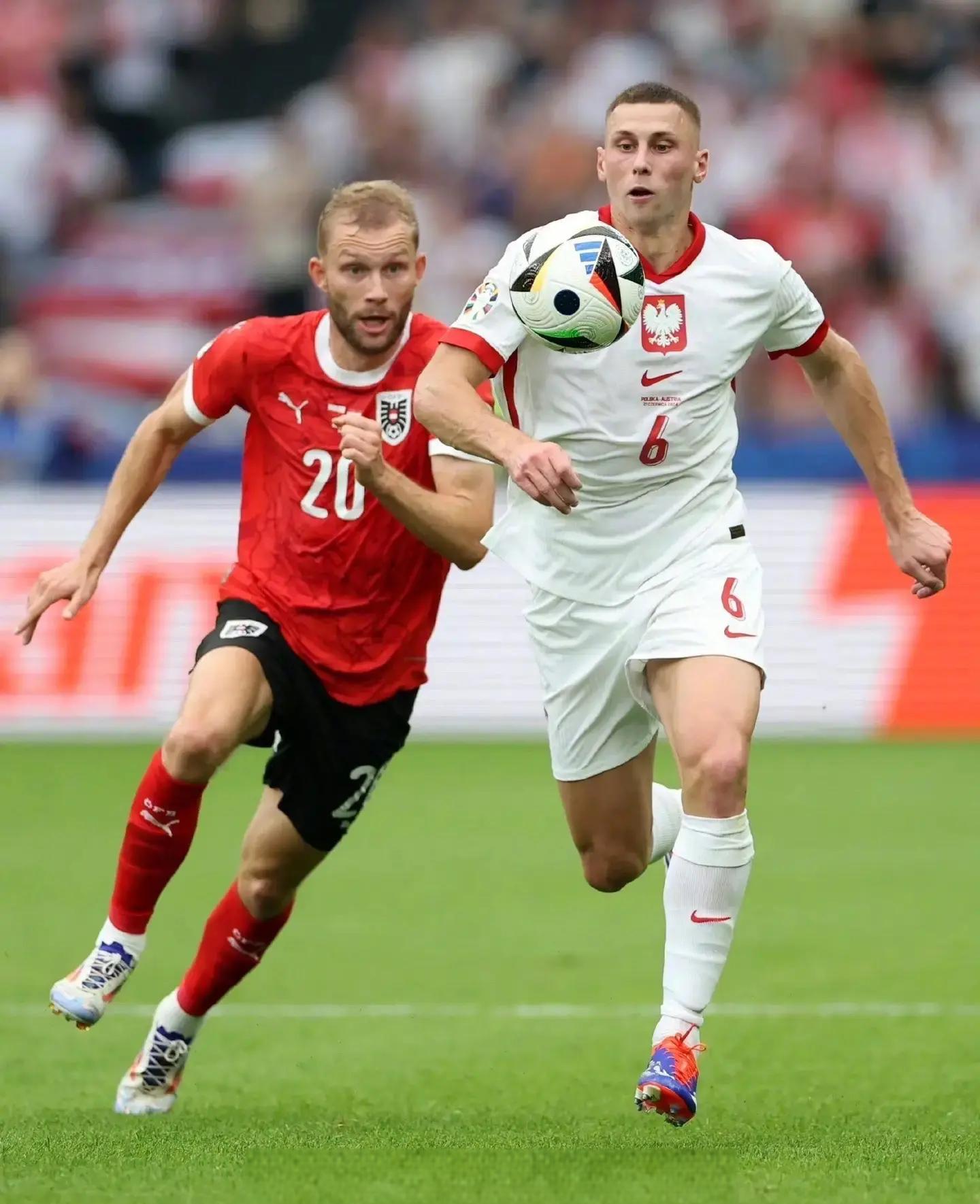 包含波兰队庆祝晋级，备战欧洲杯决赛的词条