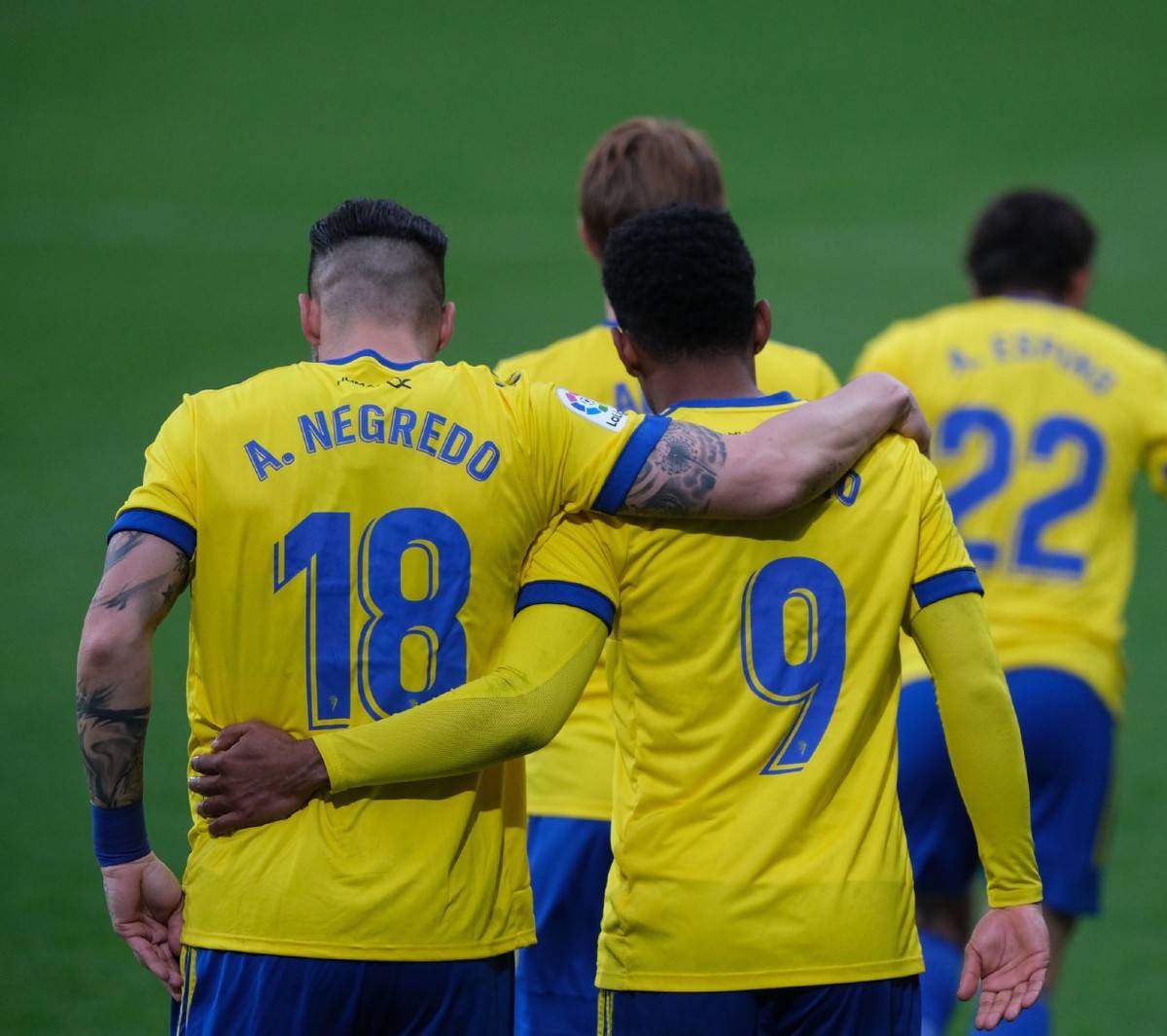 皇马客战埃瓦尔，追凶在即必须全力以赴争取胜利