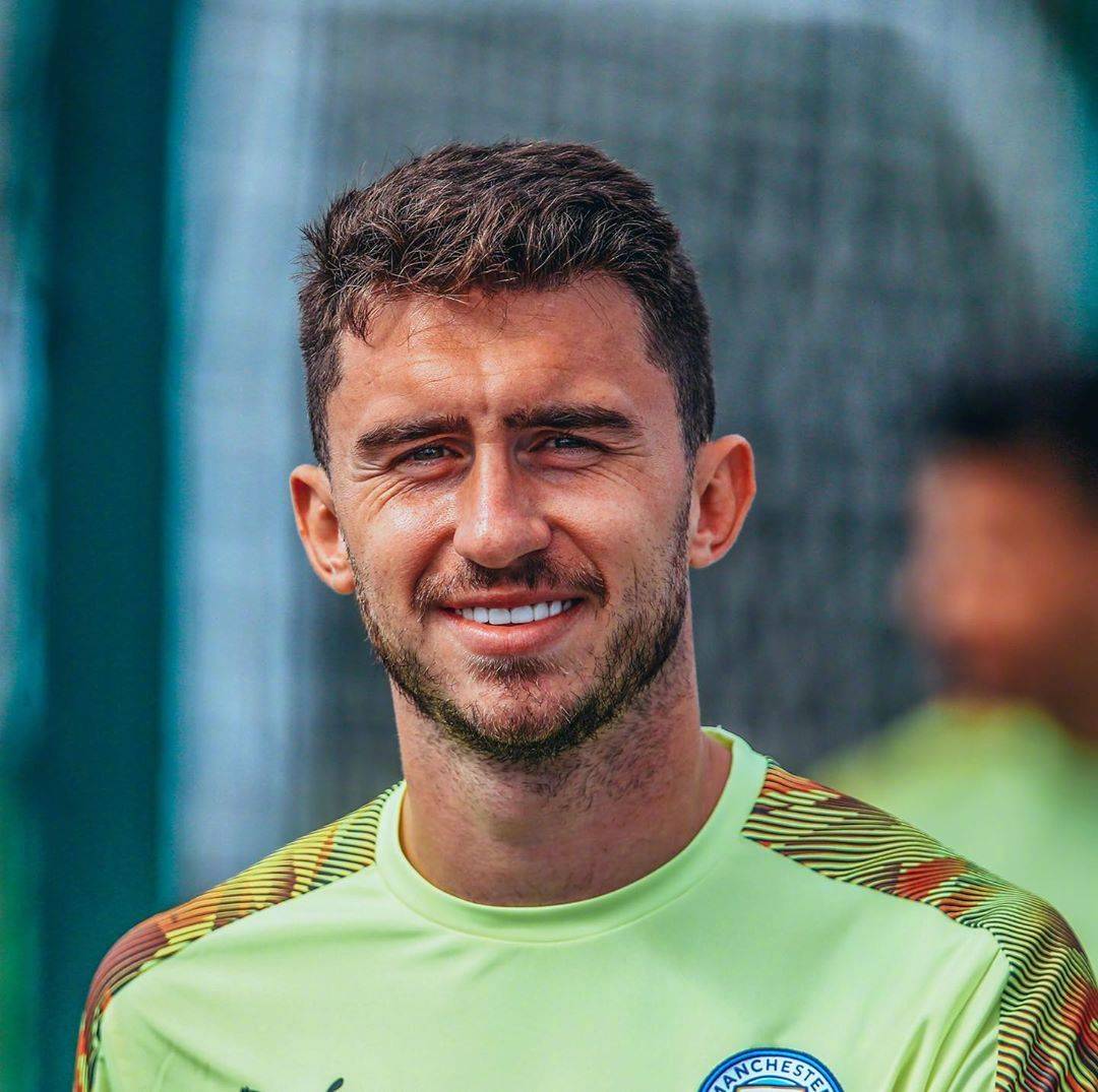 关于里昂铁血拼搏,决战欧冠决赛的信息 关于里昂铁血拼搏,决战欧冠决赛的信息