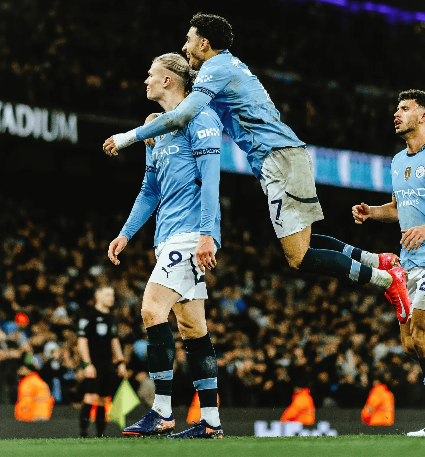 曼城客场逆转对手，球队展现实力的简单介绍