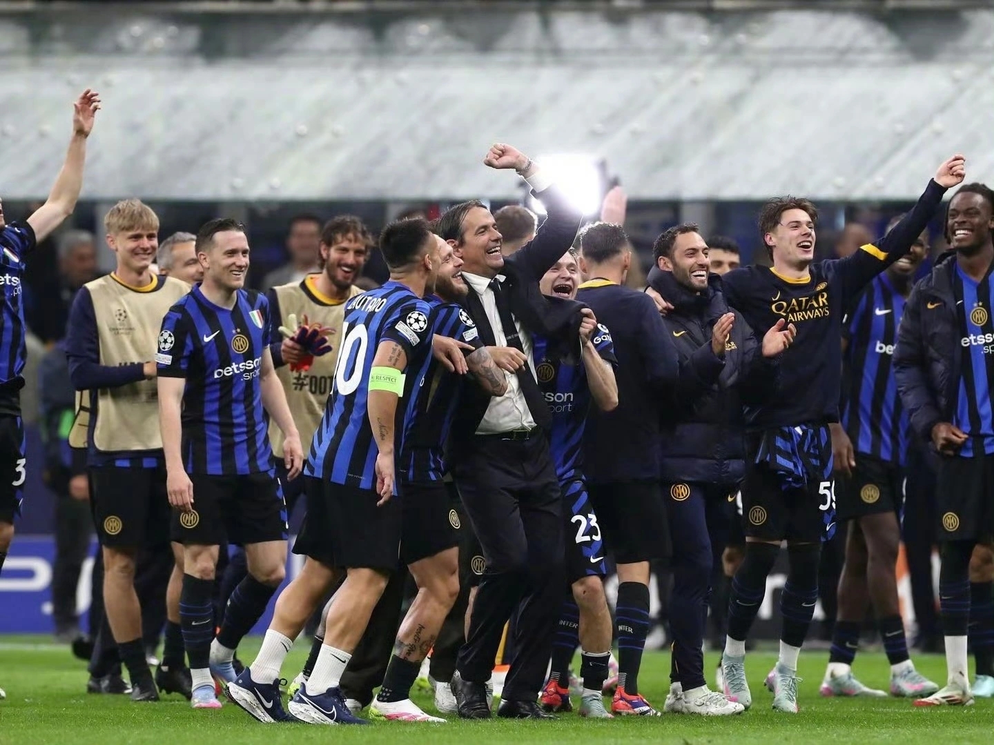 巴黎联队主场战胜都灵，确定领跑位置