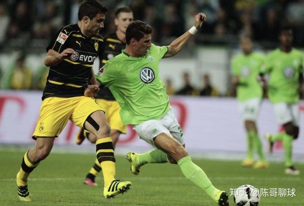 包含沃尔夫斯堡主场失利，积分榜跌入中游难以为继的词条