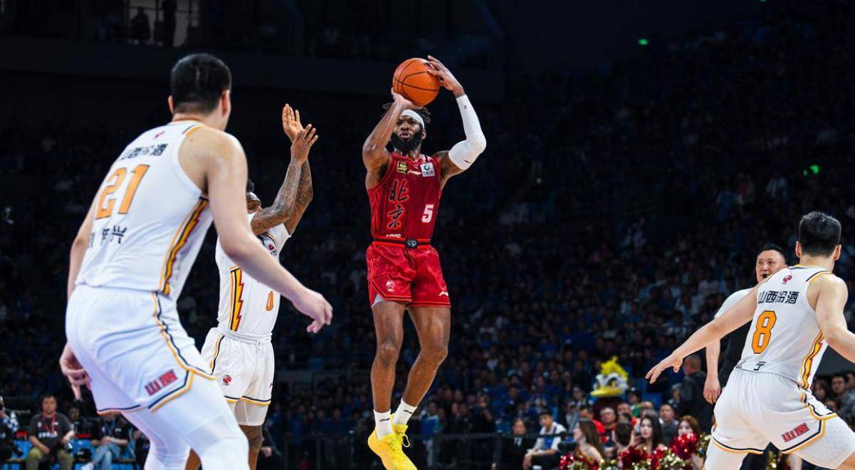 关于外援关键时刻挺身而出，助球队夺冠的信息