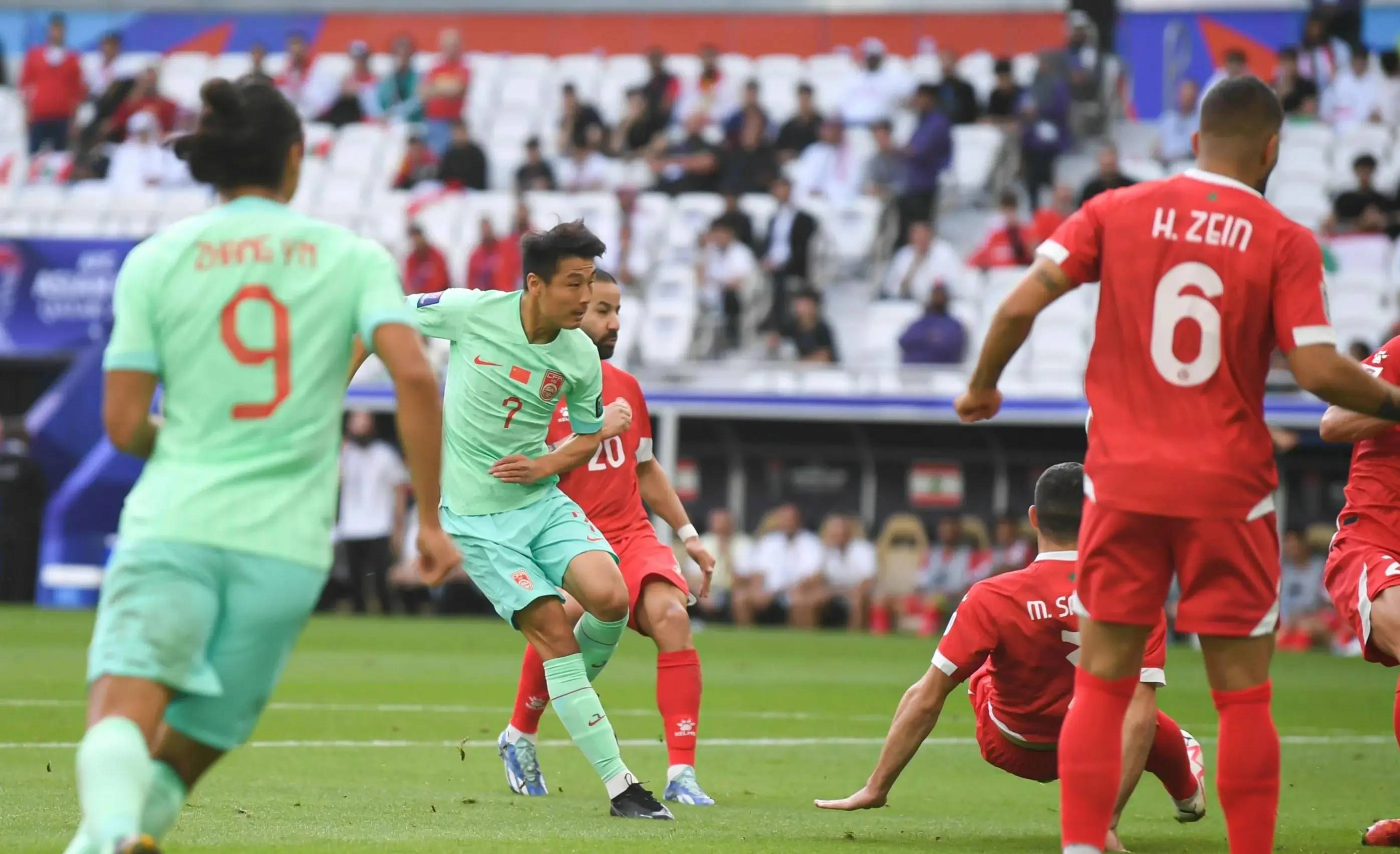 亚洲足球锦标赛精彩继续，斗志昂扬的简单介绍