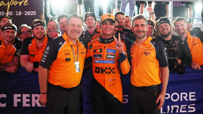 包含迈凯伦力克索伯车队，诺里斯统治全场的词条